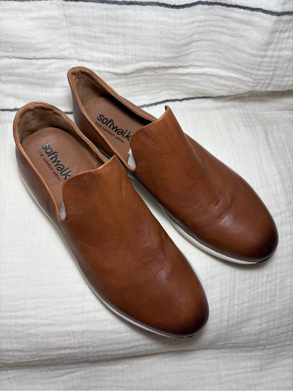SoftWalk Isa Slip-On Shoes Brown Cognac Leather Size 10M